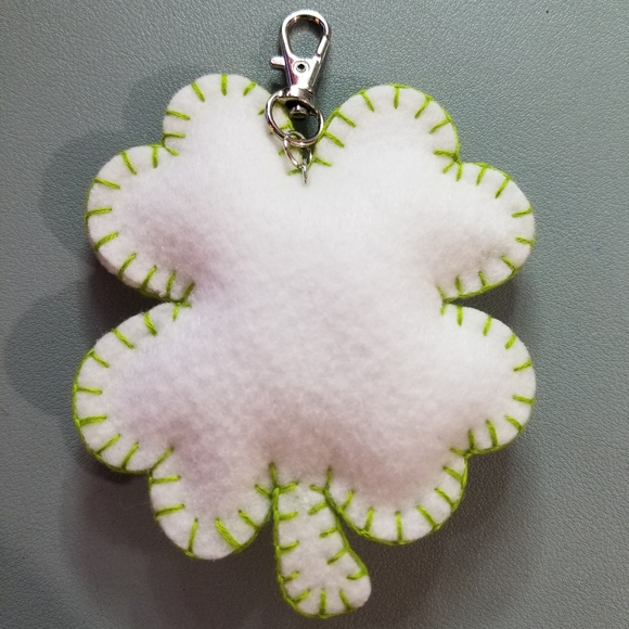 Clover Ornament Handmade Felt Keychain Charm - Picture 1 of 2
